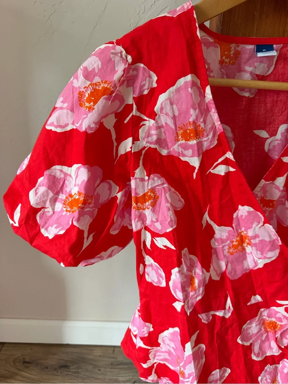Old Navy Red Wrap Blouse with Pink Floral Print size medium EUC puff sleeve